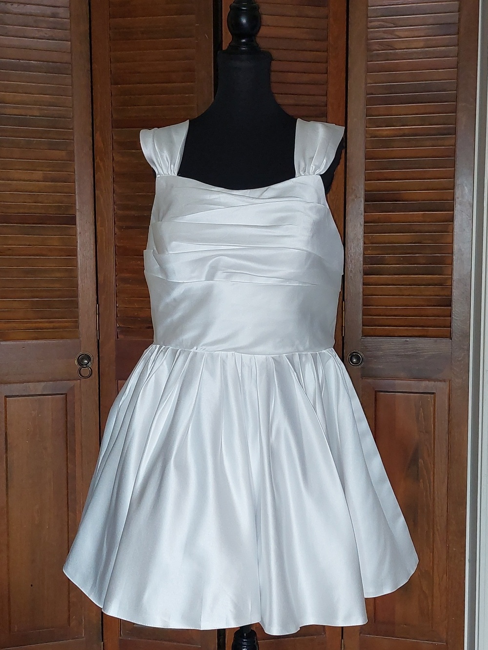 White Sleeveless Satin Corset Mini Dress w/ Bow Veil and Tags Sz 20/22